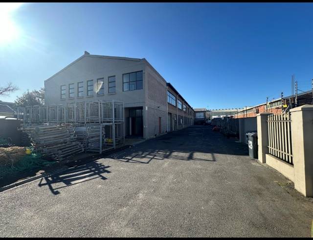 2,468M² WAREHOUSE TO LET IN PAARDEN EILAND